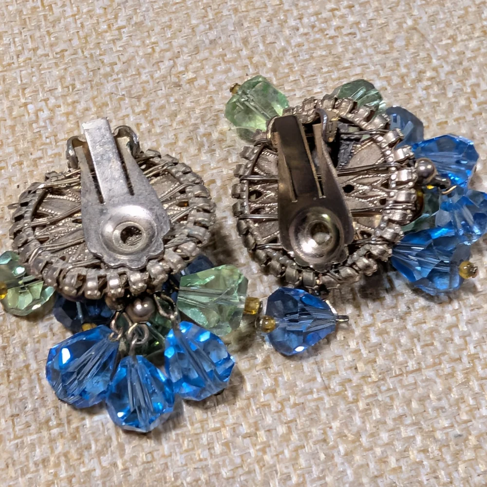 Vintage Mid Century Colorful Beaded Retro Clip On Earrings - Picture 5 of 7